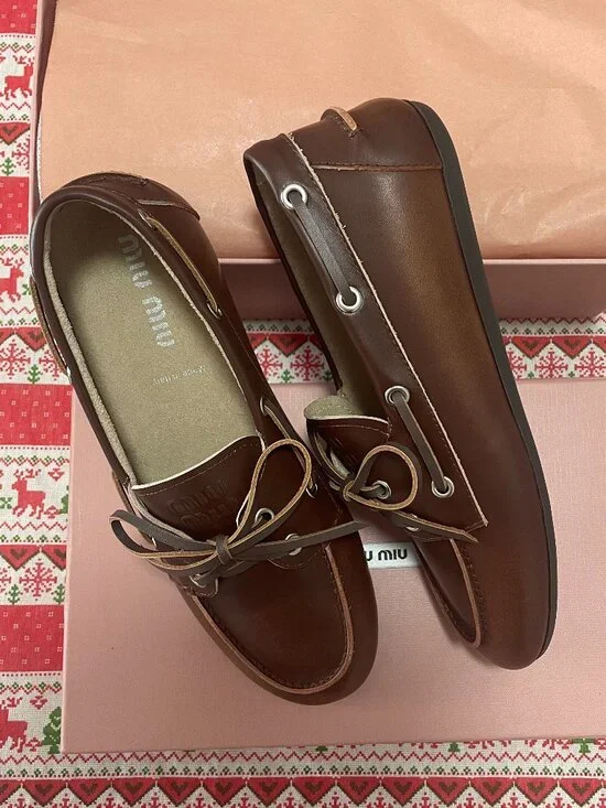 Elegant Miu Miu Brown Leather Women's Boat Shoes - Picture 7 of 9